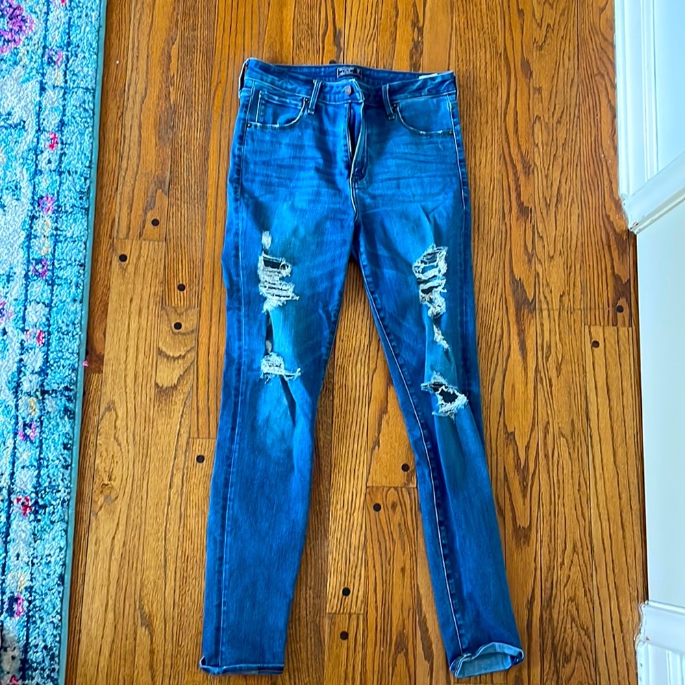 Abercrombie & Fitch Ripped Skinny Jeans